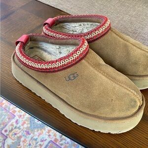 UGG Tasman Platform Brown Slippers with Red Trim